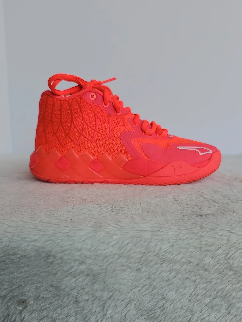 Puma MB.01 Jr Breast Cancer Awareness Pink Alert GS Size 4.5Y (309824-01)